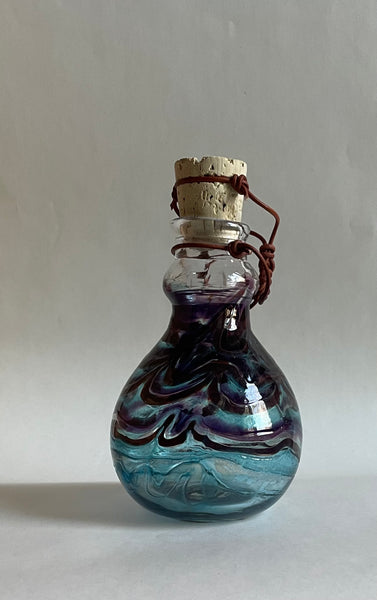 face bottle (copper ruby / indigo / green luster)