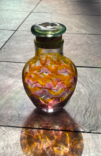 cerise / saffron netted jar with jade powdered lip